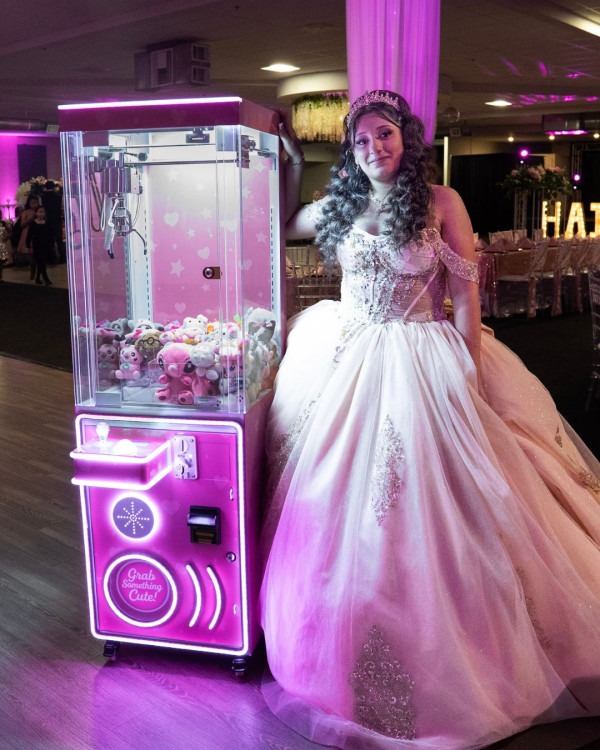 Claw machine rental at a quinceañera